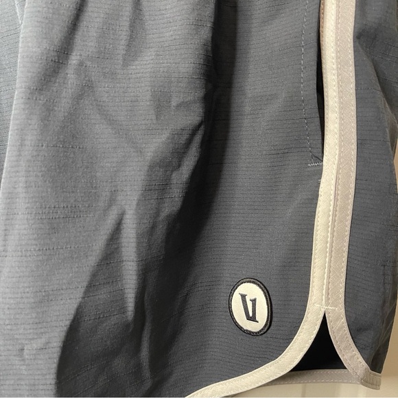 Vuori Cardiff Charcoal Athletic Shorts XL - Picture 3 of 5